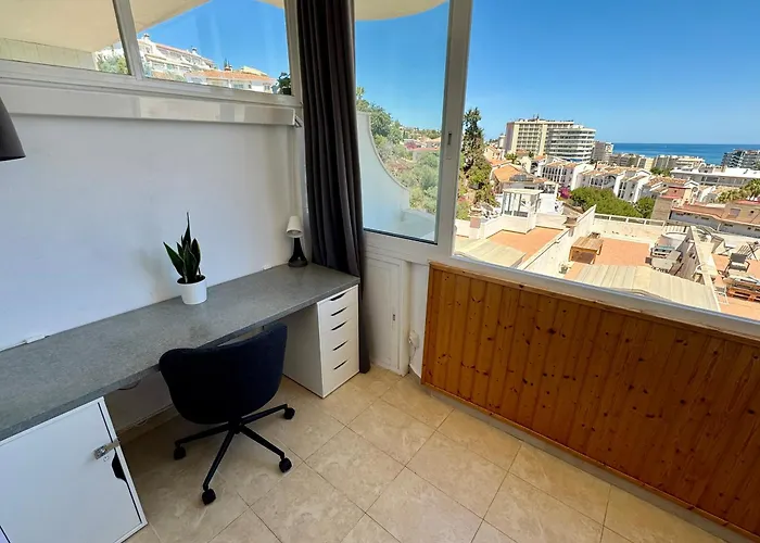 Cozy With Sea View & Pool Apartment Fuengirola